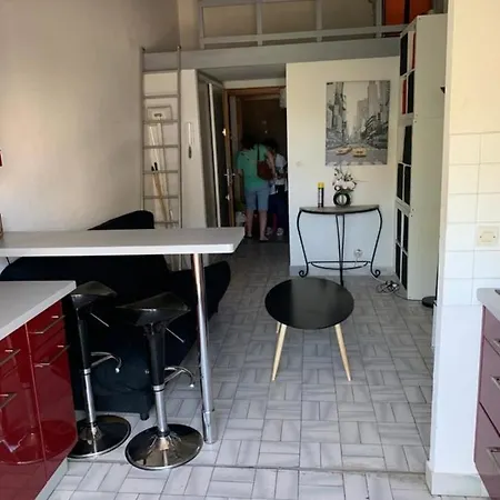 Charming Studio On The Port